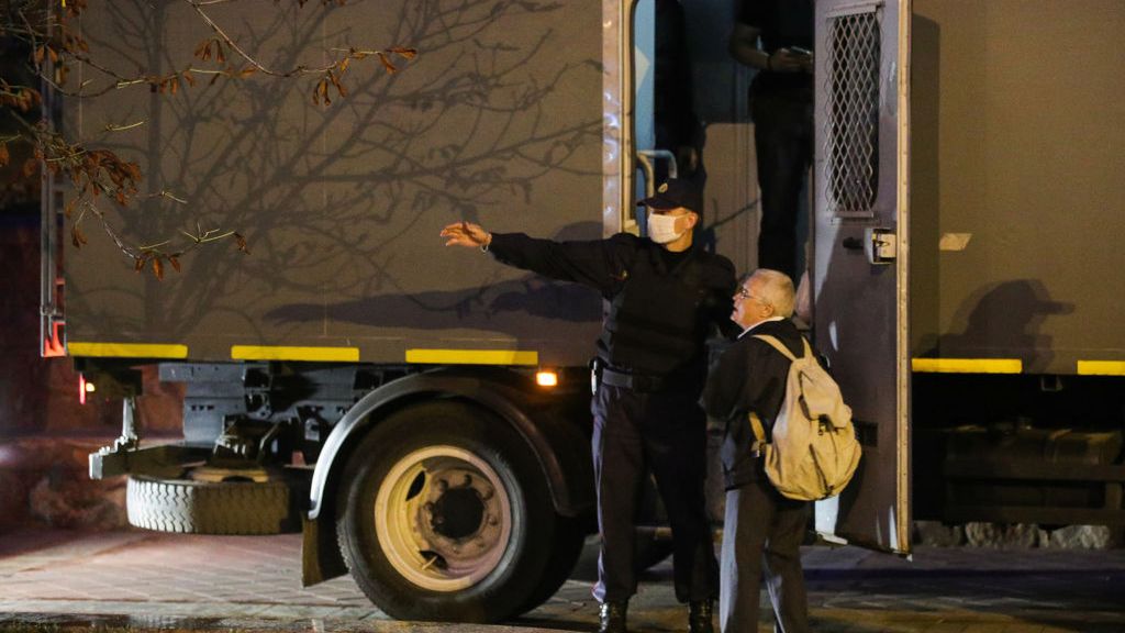 Getty Images / Sergei Bobylev\TASS  / Na zdjęciu: policjant na jednej z ulic Mińska