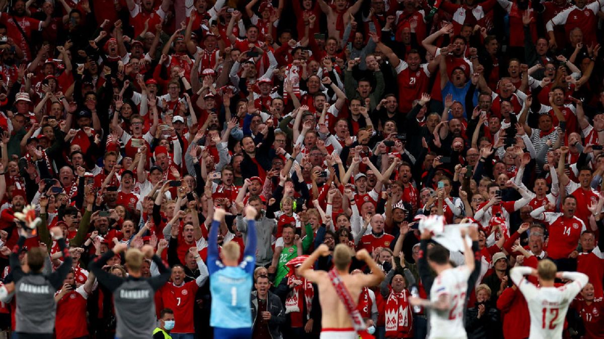 kibice cieszą się po zwycięstwie reprezentacji Danii