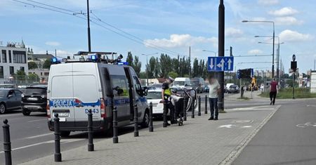 Potrącenie przy Gali. 27-latka na hulajnodze wjechała na przejazd, uderzył w nią opel