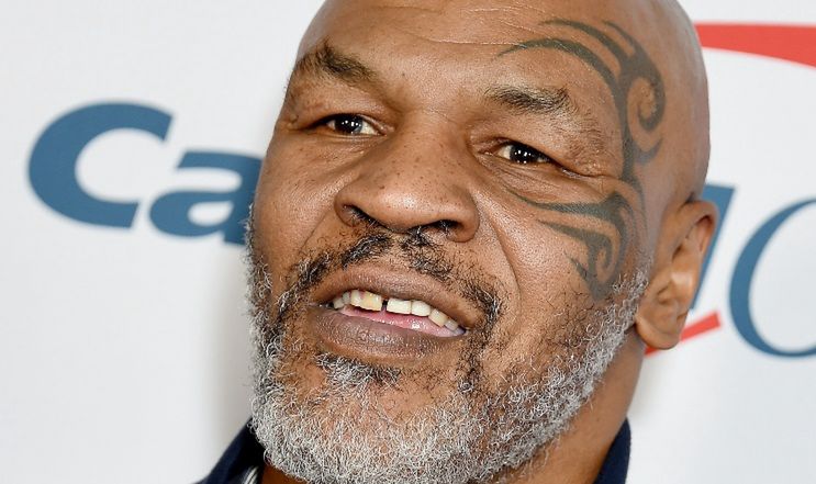 Mike Tyson POBIŁ fana w samolocie