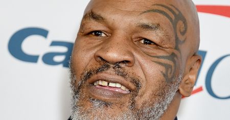 Mike Tyson POBIŁ fana w samolocie! (WIDEO)
