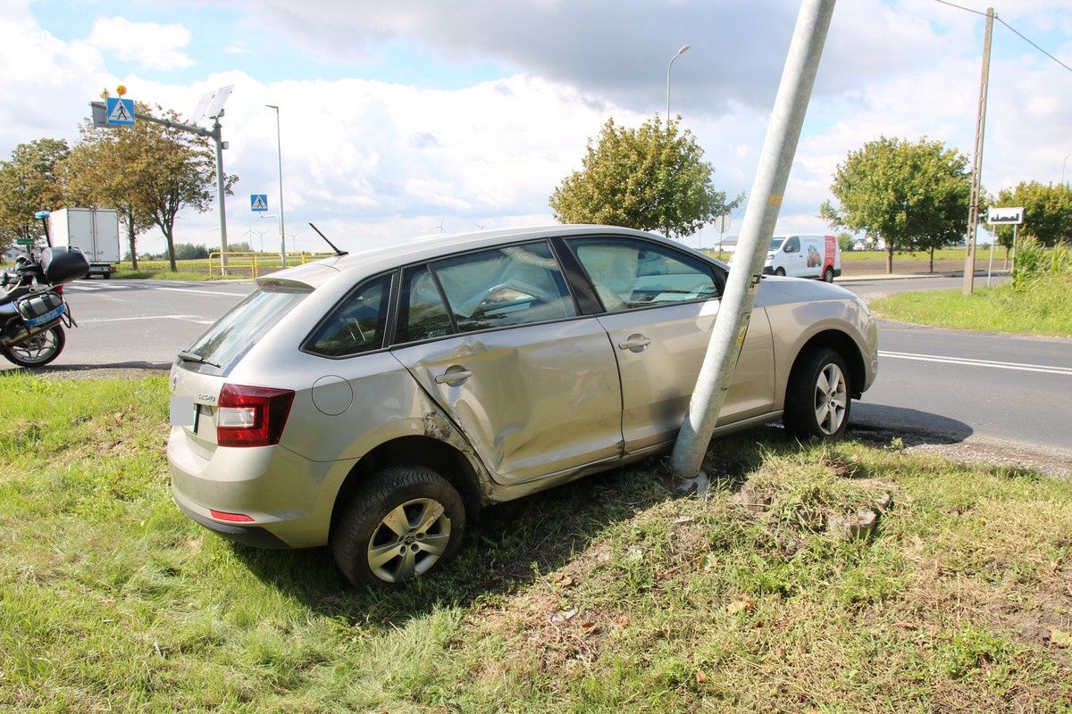 Skoda uderzyła w latarnię