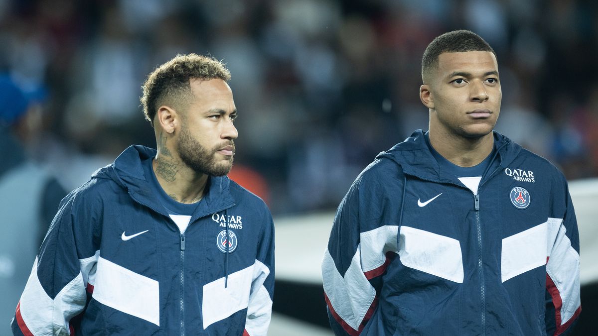 PARIS, FRANCE - October 25: Neymar #10 of Paris Saint-Germain and Kylian Mbappé #7 of Paris Saint-Germain during team presentations  before the Paris Saint-Germain V Maccabi Haifa, UEFA Champions League group H match at Parc des Princes on October 25th, 2022 in Paris, France (Photo by Tim Clayton/Corbis via Getty Images)