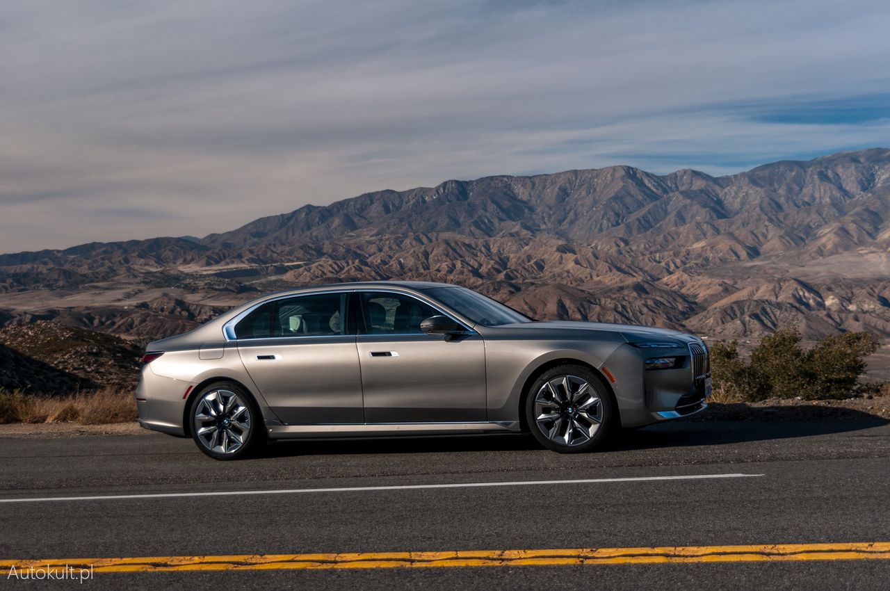 BMW i7