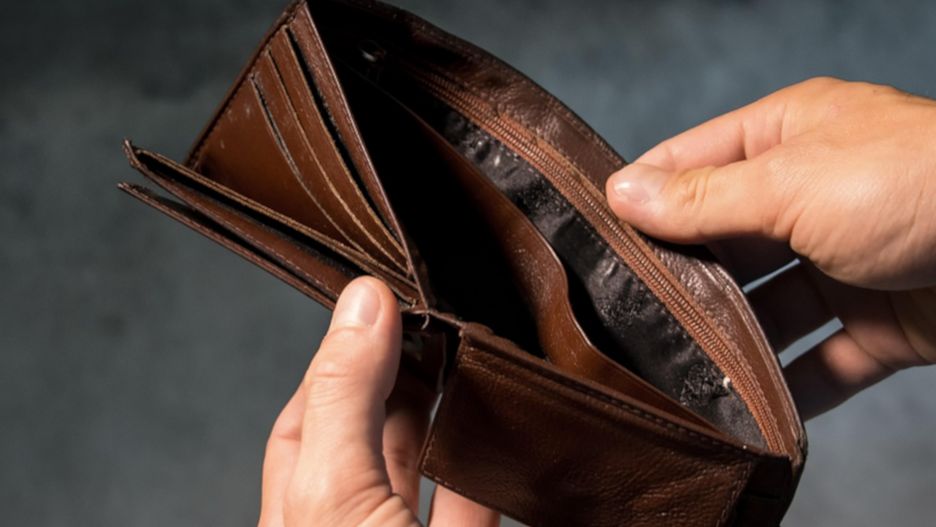  Uczciwy znalazca oddał saszetkę z gotówką na policję.