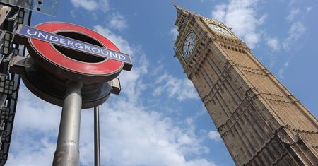 Widmo Brexitu ciąży brytyjskiej gospodarce