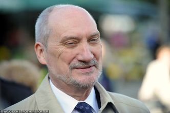 Macierewicz: 6 tys. miejsc pracy w wyniku zawarcia umowy ws. Caracale to kłamstwo