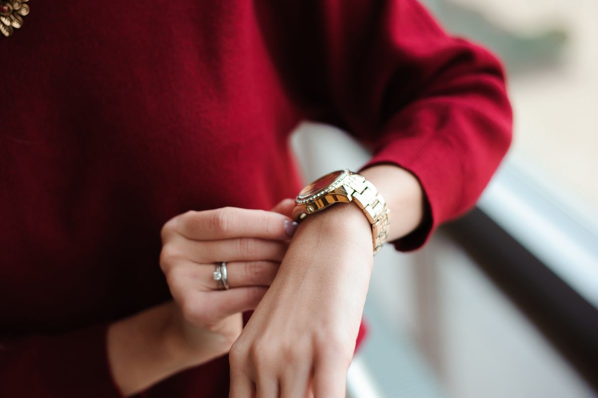 Biżuteria i minimalizm – zegarki na bransolecie
