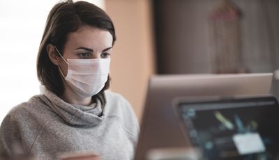 Koronawirus w Polsce. Od środy zmiana ws. maseczek w pracy