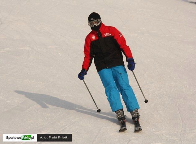 Robert Miśkowiak uważa, że jest poprawnym narciarzem, ale nie kryje, że na stoku trzeba uważać, by nie nabawić się kontuzji.