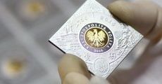Monety z bursztynem, cyrkonią lub w kształcie kwadratu. Oto najciekawsze wyemitowane bilony