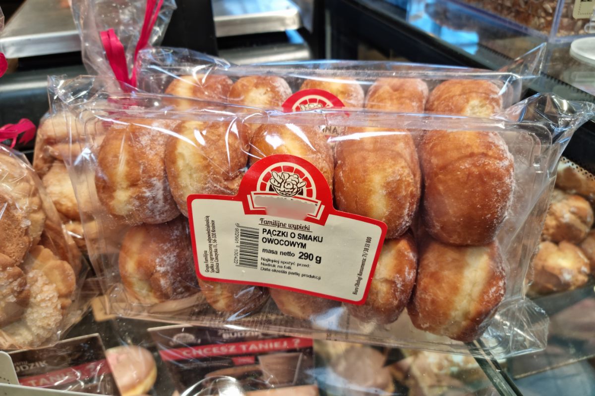 Pączki z marketu mogą zawierać wiele polepszaczy.