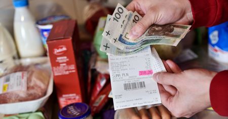 Drożyzna drenuje portfele Polaków. Kolejna podwyżka stóp nieunikniona