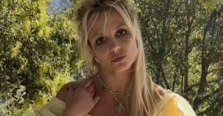 Bosa, niemal naga. Widok Britney Spears budzi niepokój wśród fanów