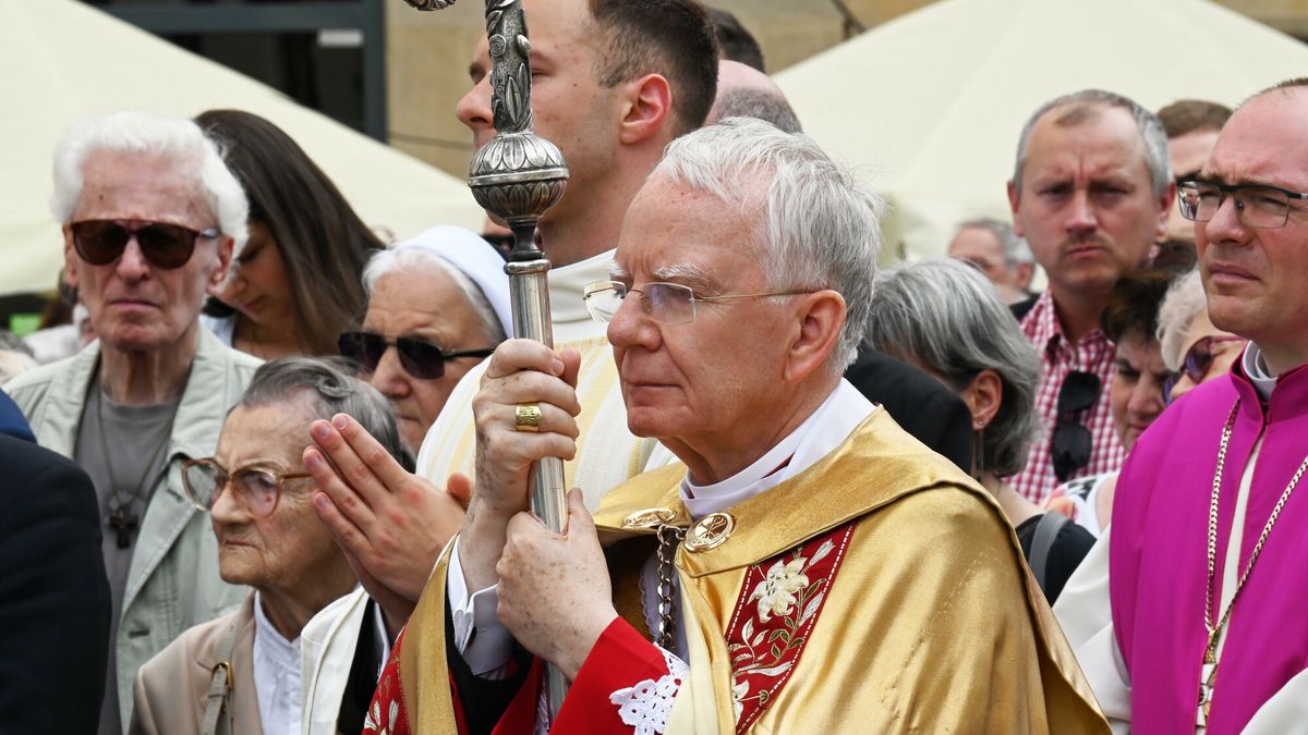 Obchody Bo?ego Cia?a 2025
19.06.2025 Krakow. Obchody Bozego Ciala inaczej Uroczystosc Najswietszego Ciala i Krwi Chrystusa. Tradycyjna procesja wiernych z Wawelu na Rynek Glowny
N/zAbp Marek Jedraszewski
Fot. M.Lasyk/REPORTER
Fot. M.Lasyk/REPORTER