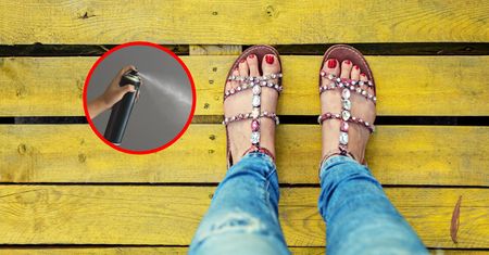 Spryskaj buty lakierem do włosów. Efekt może zaskoczyć