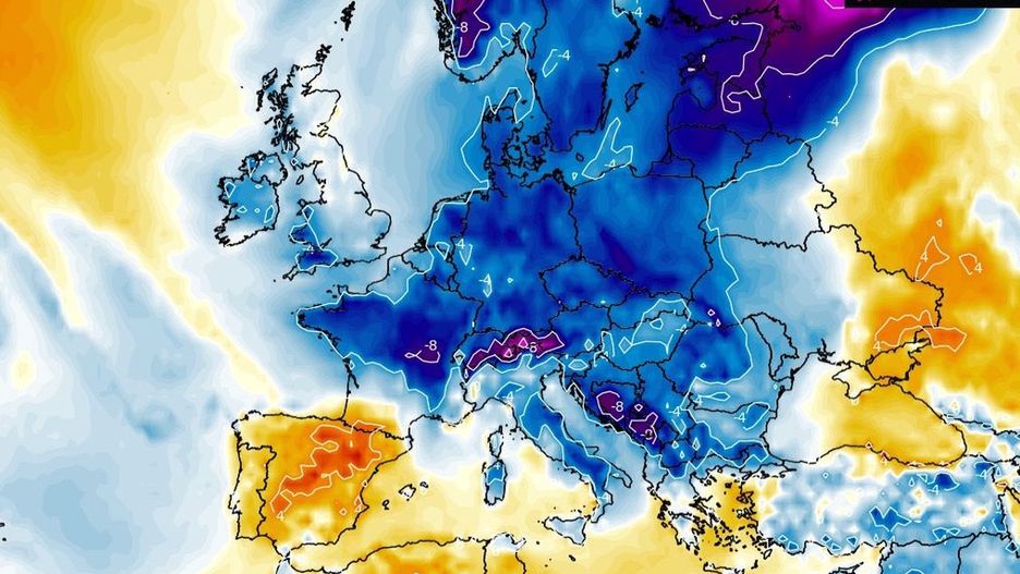 Pogoda. Możliwy atak zimy w drugiej połowie marca. Grafika przedstawia przewidywane na anomalie temperatur poniżej średniej wieloletniej 
