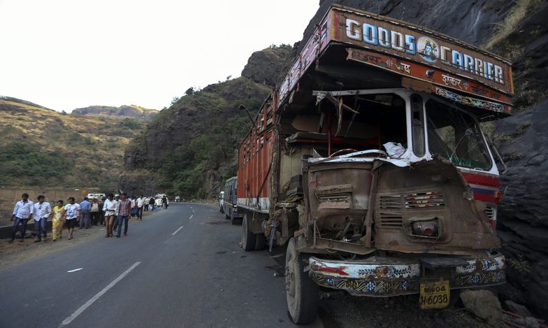 Wypadek autobusu w Indiach. 27 ofiar