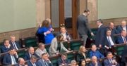 W PiS mieli bojkotować Pawłowską, ale się z nią ściskali. Jest nagranie z Sejmu