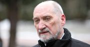 Macierewicz: Skrzydło odpadło 100 m przed uderzeniem w brzozę