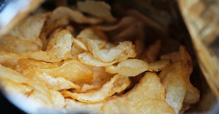 Nie znosisz zwietrzałych chipsów? Poznaj genialny patent