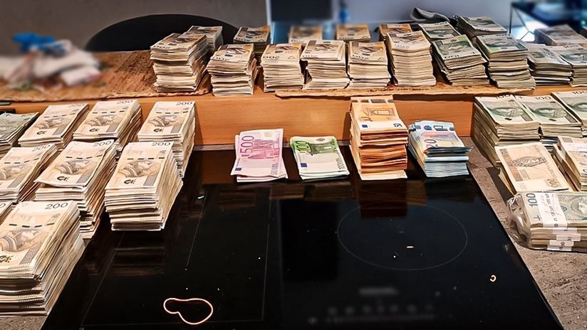 Wrocław. CBŚP przejęło 13 mln zł. Grupa prowadziła apteki. Pozyskane leki służyły do produkcji metamfetaminy