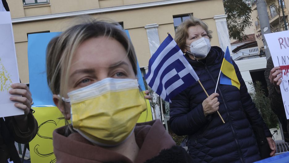 ATHENS, GREECE - FEBRUARY 24: Ukrainians, living in Athens, gather at Monastiraki Square to protest against Russia's military operation in Ukraine, on February 24, 2022 in Athens, Greece. (Photo by Ayhan Mehmet/Anadolu Agency via Getty Images)