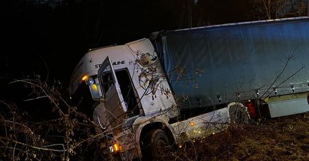 Zabrakło skali w alkomacie. Pijany kierowca ciężarówki spowodował groźny wypadek