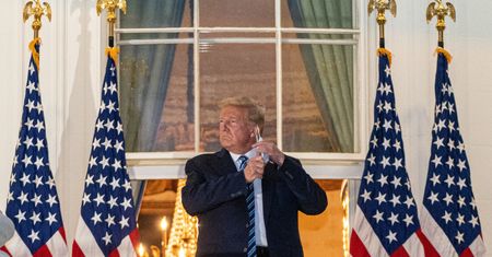 Koronawirus. Donald Trump już w Białym Domu. "Nie dajcie się zdominować"