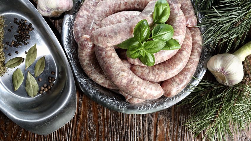 Surowa kiełbasa z indyka