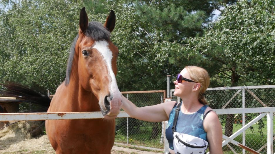 Przejażdżki na kucykach, alpaki i ognisko - Ranczo Yellowstone w Lesie Osobowickim przyciągnęło wrocławskie rodziny na wielkie otwarcie