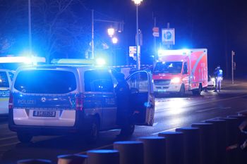 Chciał złożyć skargę, ranił policjanta. Atak nożownika w Berlinie