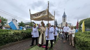 Boże Ciało 2026. Biskup Marian Florczyk poprowadził procesję w parafii Matki Bożej Fatimskiej w Kielcach - Dyminach. Zobacz zdjęcia