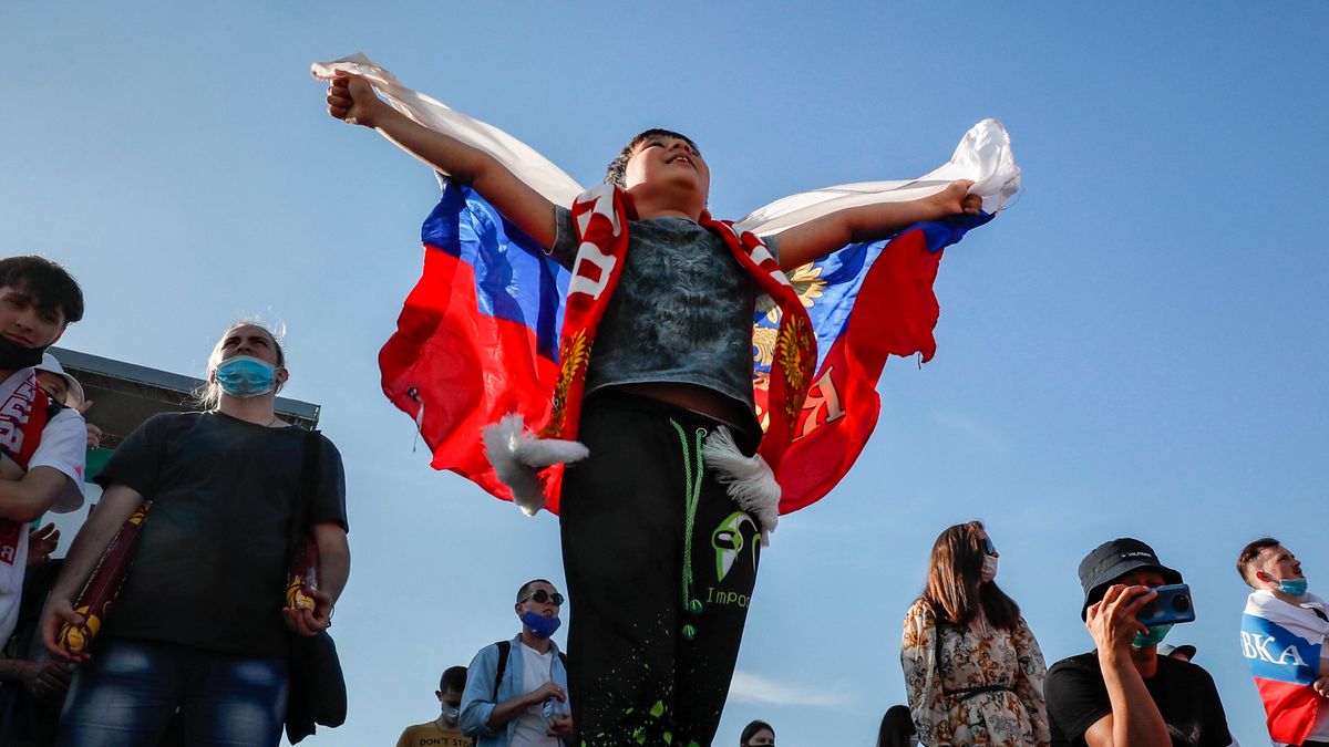 PAP/EPA / Yuri Kochetkov / Na zdjęciu: kibic reprezentacji Rosji