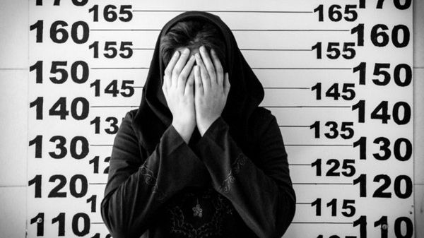 "Zdjęcia dokumentalne" tego fotografa to w rzeczywistości powielone kadry z filmów 1