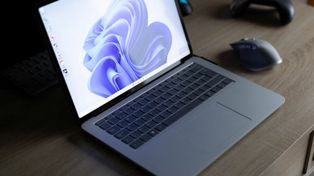 Zamiast myszki i klawiatury będziemy korzystać z agentów AI? Taką wizję Windows 12 i 13 ma korporacyjny wicezprezes Microsoftu