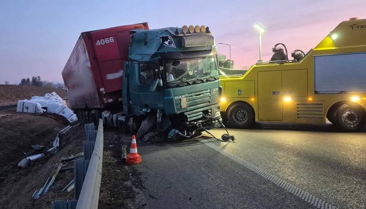 Ciężarówka wyciągnięta z rowu. Koniec utrudnień na drodze S19