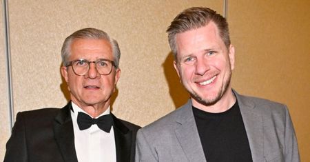 Filip Chajzer publikuje zdjęcie 69-letniego Zygmunta BEZ KOSZULKI, a internauci nie dowierzają: "Forma lepsza niż u Ibisza!" (FOTO)
