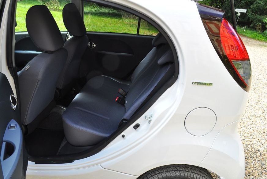 PEUGEOT iOn