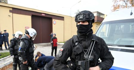 Dożyć do godnej emerytury. Mundurowi czekają na zmianę przepisu 15a