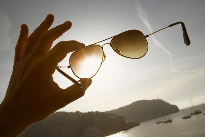 Filtr w okularach przeciwsłonecznych jest kluczowy dla ochrony oczu
