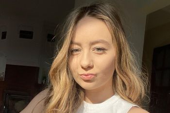 Nicola z "Rolnik szuka żony" u znanego księdza. Pokazała swój talent