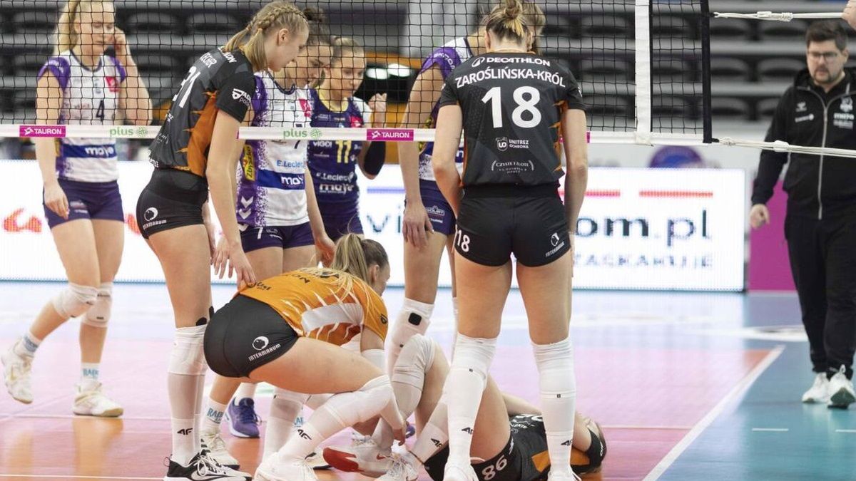 Materiały prasowe / PlusLiga/Łukasz Wójcik / Julia Bińczycka doznała kontuzji i nie była w stanie sama opuścić parkietu