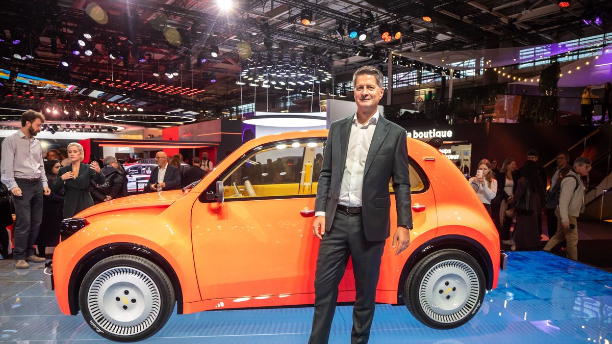 CEO of Citroen and DS Brands Xavier Chardon poses for photographs during the press presentation of new 2CV car at Citroen stand at the Paris Motor Show in Paris, France, 12 October 2026. EPA/CHRISTOPHE PETIT TESSON Dostawca: PAP/EPA.