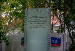 Warszawa. Odsłonięto tablicę upamiętniającą Andrzeja Wajdę