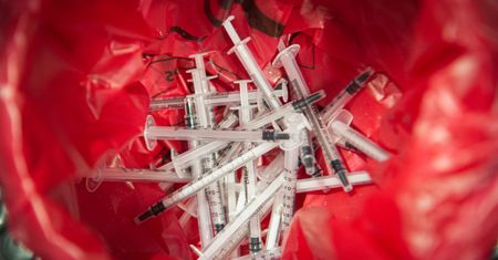 Sprawdzili, jak szczepienia działają na psychikę. Sobierajski: W Polsce tak optymistycznych wyników by nie było