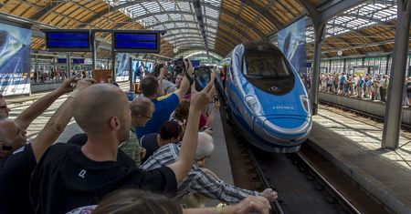Kolej w Polsce. Pendolino już we Wrocławiu, uratuje sytuację spółki?