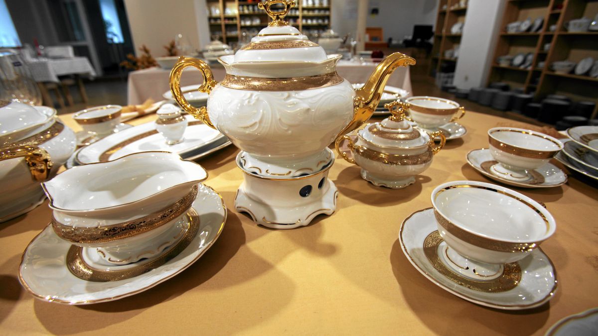 Fabryka Krzysztof w Walbrzychu
09.09.2013 Walbrzych . Fabryka porcelany Krzysztof . Sklep z wyrobami .
Fot. Mieczyslaw Michalak / Agencja Wyborcza.pl
Fot. Mieczyslaw Michalak / Agencja Wyborcza.pl
Kristof, porcelana, fabryka, przemysl, /FR/