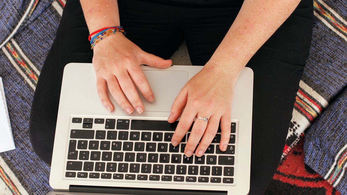 Firmy nie czekały na przepisy o pracy zdalne, po prostu w marcu wysłały pracowników do domu