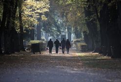 Objawy COVID-19 są poważniejsze u konkretnej grupy osób. Nowe badania